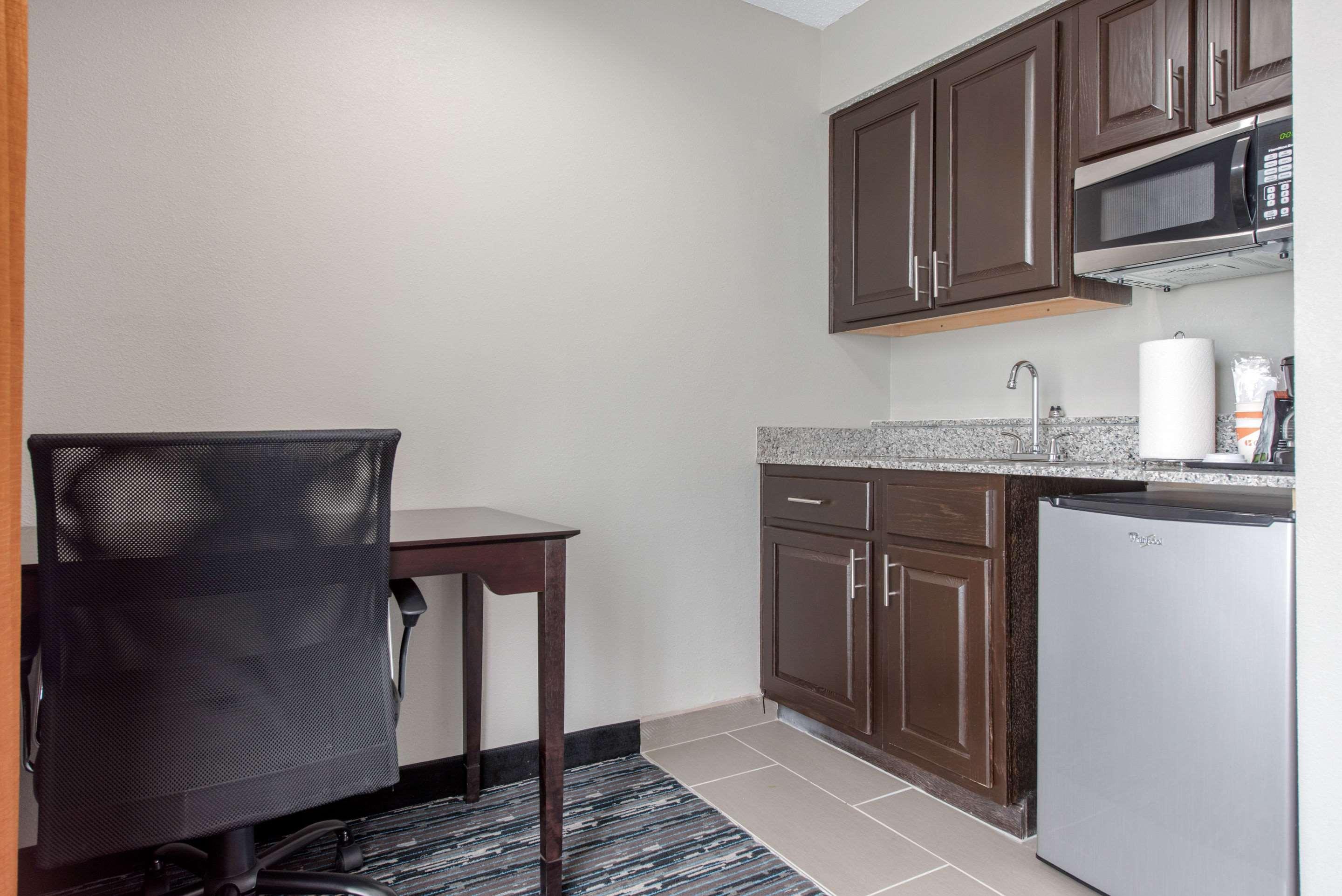 Quality Inn & Suites Brownsburg - Indianapolis West Esterno foto