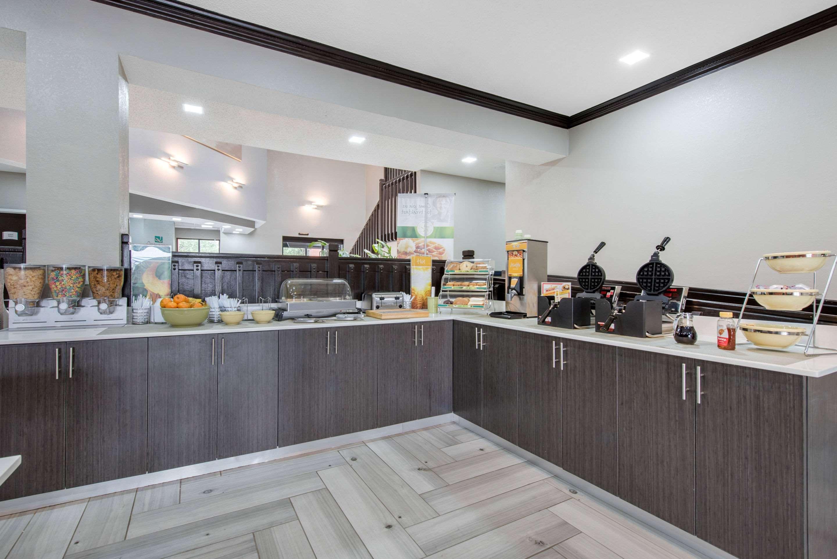 Quality Inn & Suites Brownsburg - Indianapolis West Esterno foto