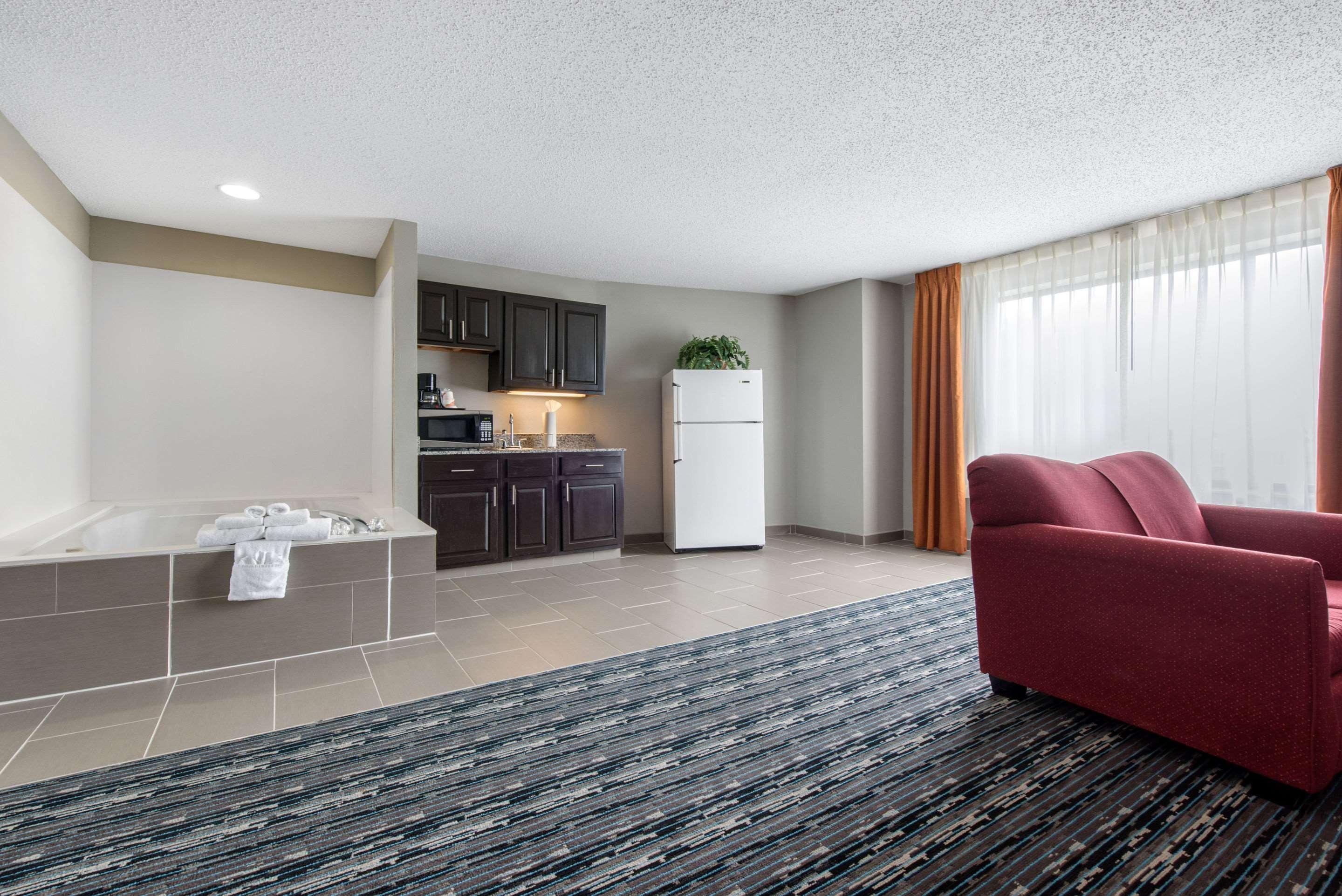 Quality Inn & Suites Brownsburg - Indianapolis West Esterno foto