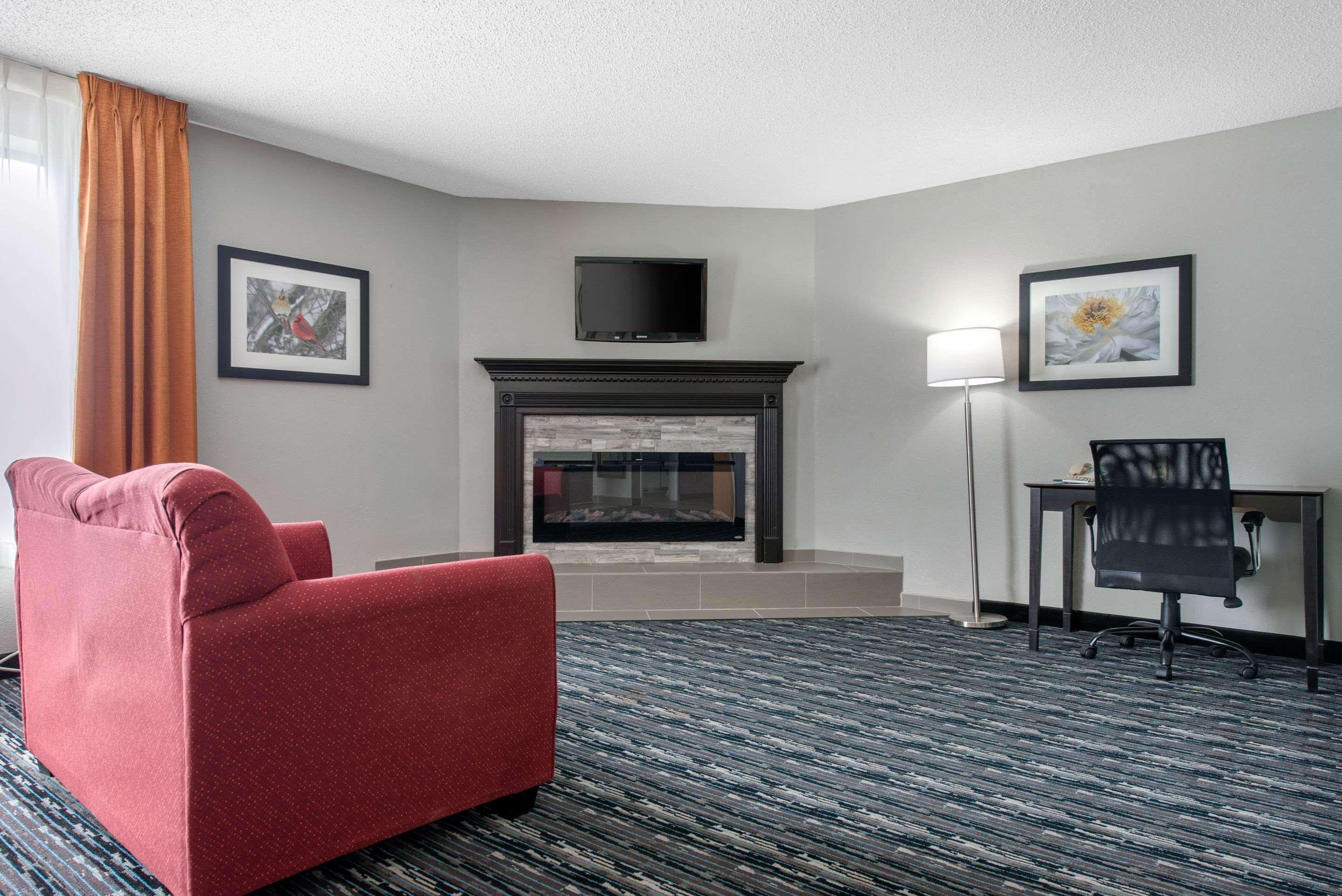 Quality Inn & Suites Brownsburg - Indianapolis West Esterno foto