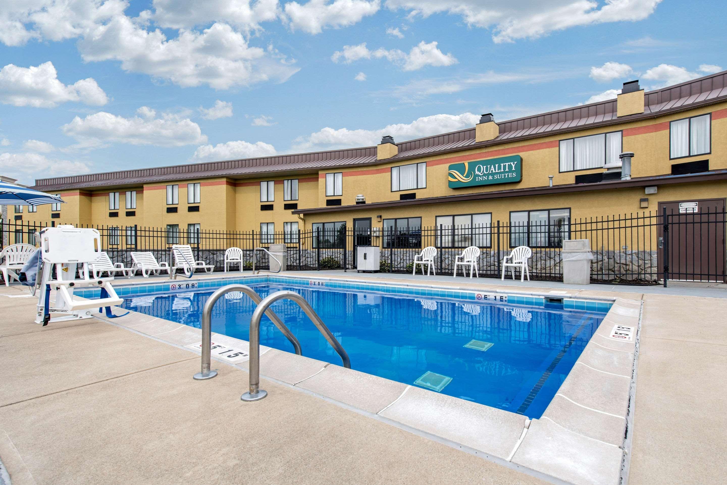 Quality Inn & Suites Brownsburg - Indianapolis West Esterno foto
