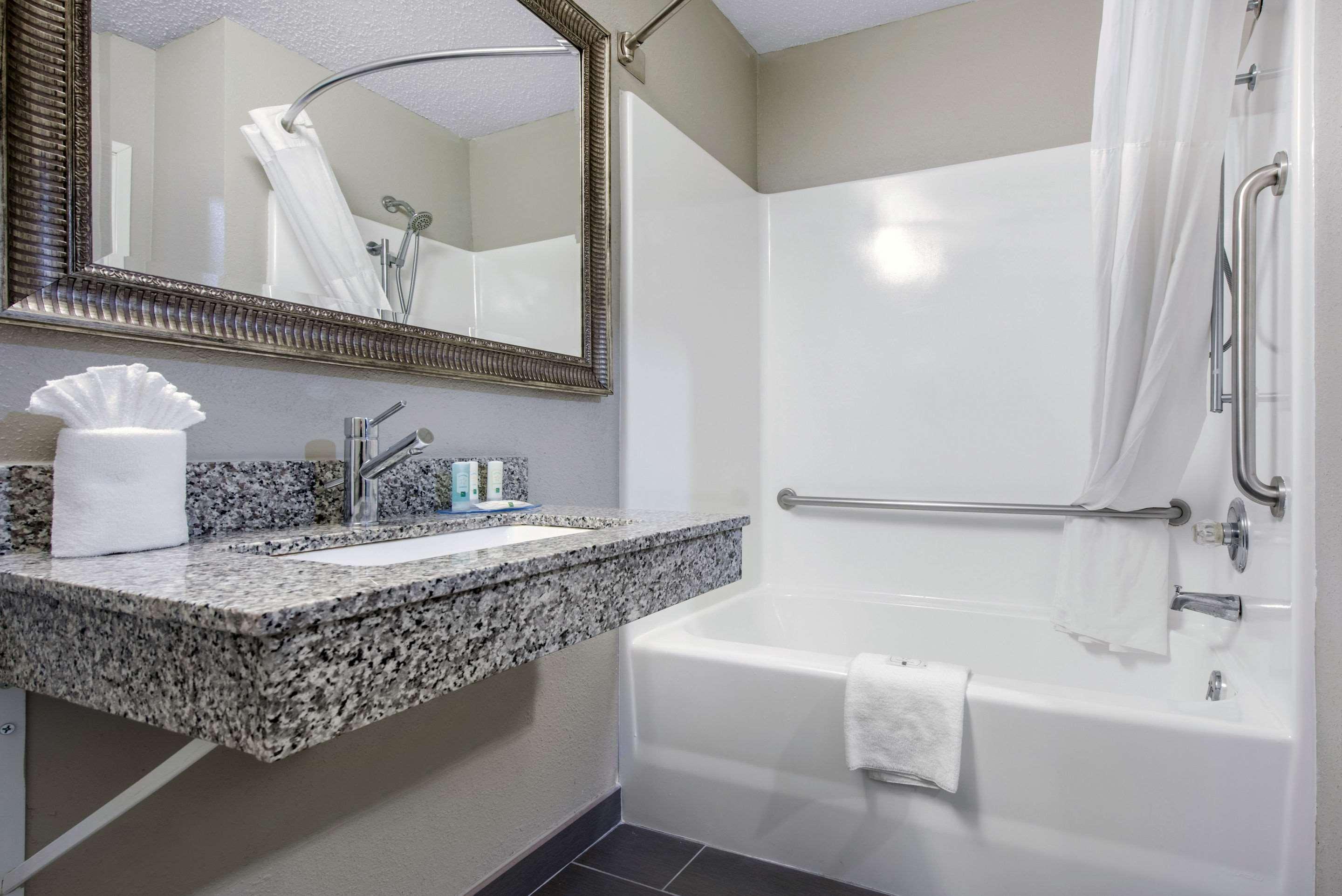 Quality Inn & Suites Brownsburg - Indianapolis West Esterno foto