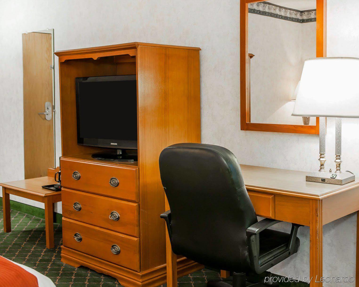 Quality Inn & Suites Brownsburg - Indianapolis West Esterno foto